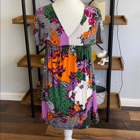 Multi-colored short summer dress. Size small. - Picture 2 of 4